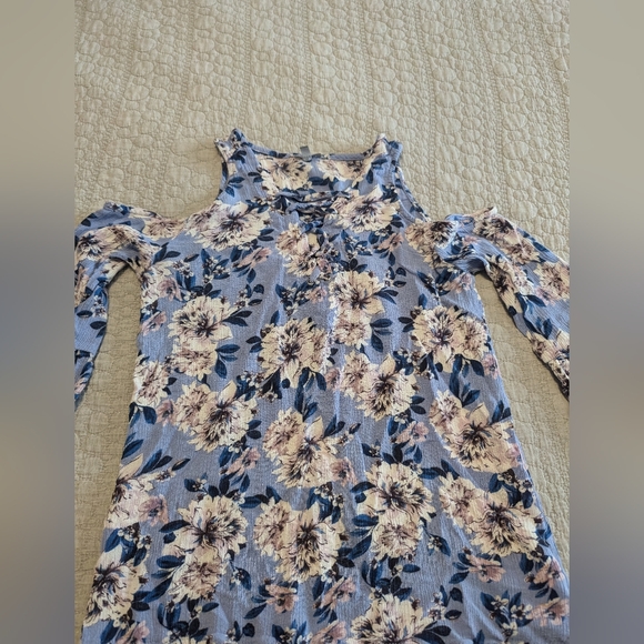 Women's open shoulder Charlotte Russe top XS - Picture 3 of 7